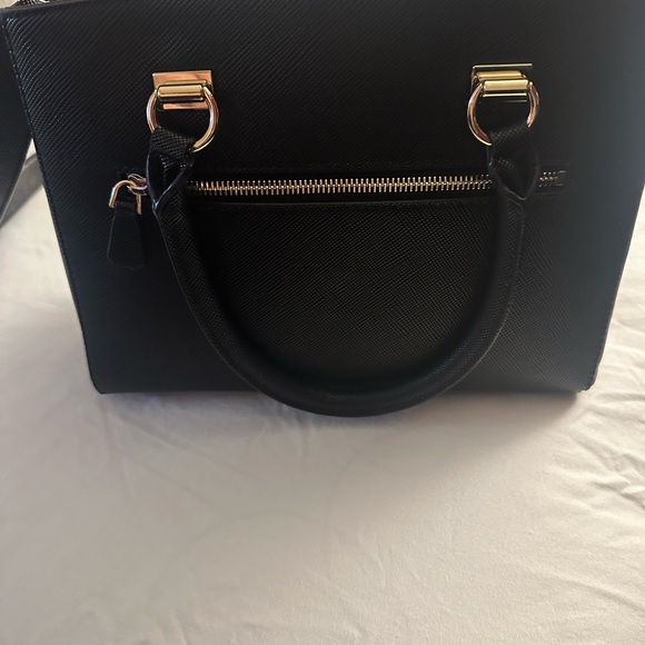 GUESS Noelle Girlfriend Satchel - Picture 3 of 10